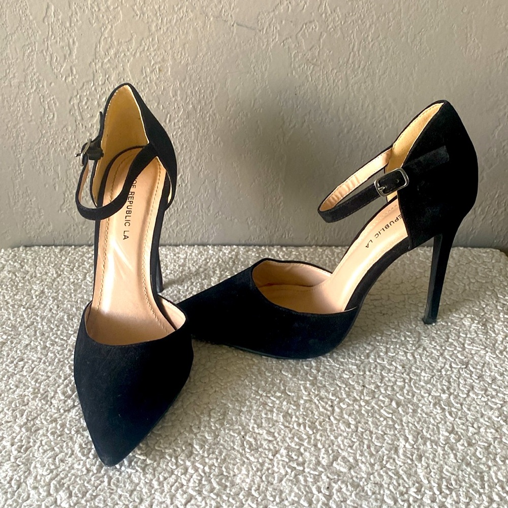 Suede black Courts - Picture 3 of 6